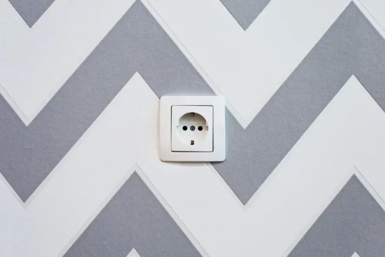 Optimal Outlet Count per Room for Safety & NEC Compliance