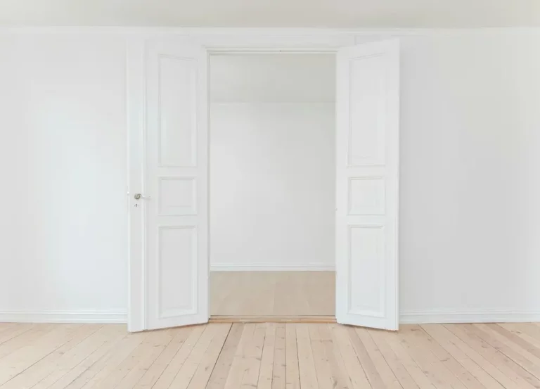 Easy Install: Temporary Doors for Hallways & Space Solutions